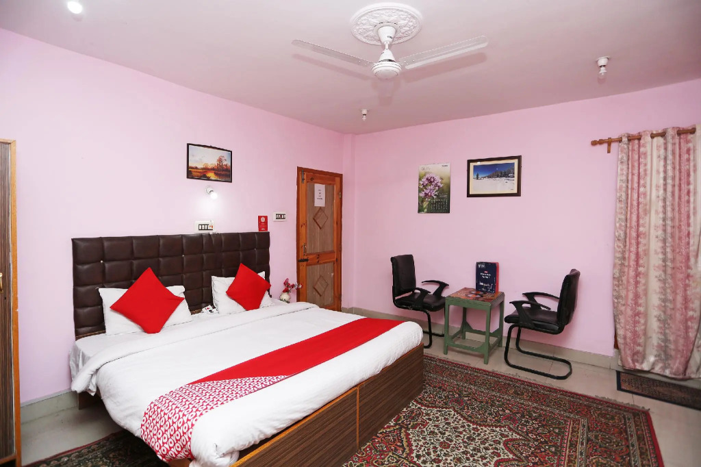 OYO 15858 Hotel Grand Comforts