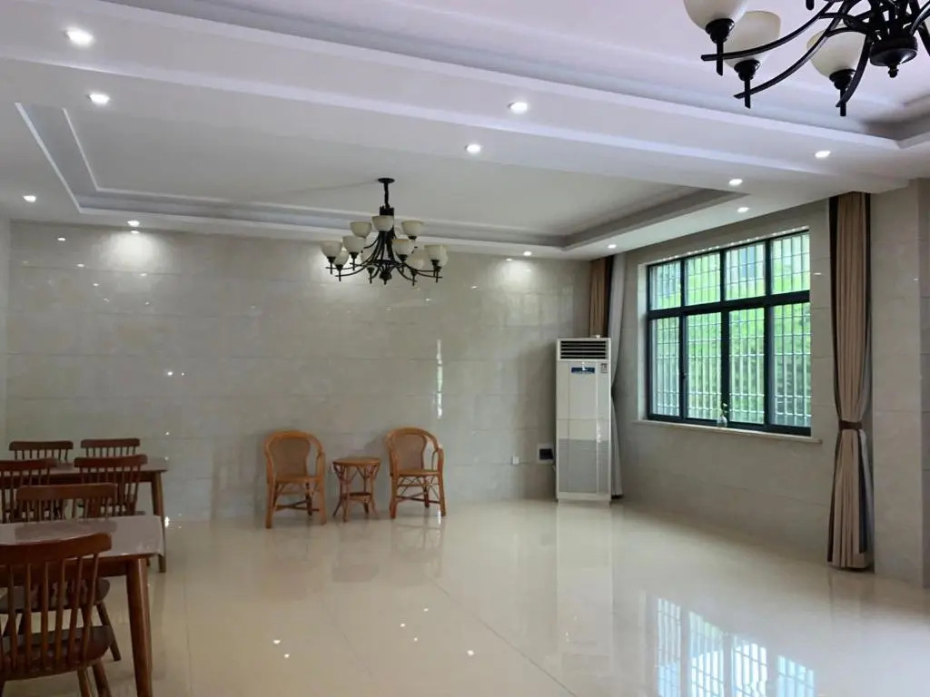Lakeside Xiaozhu Guesthouse