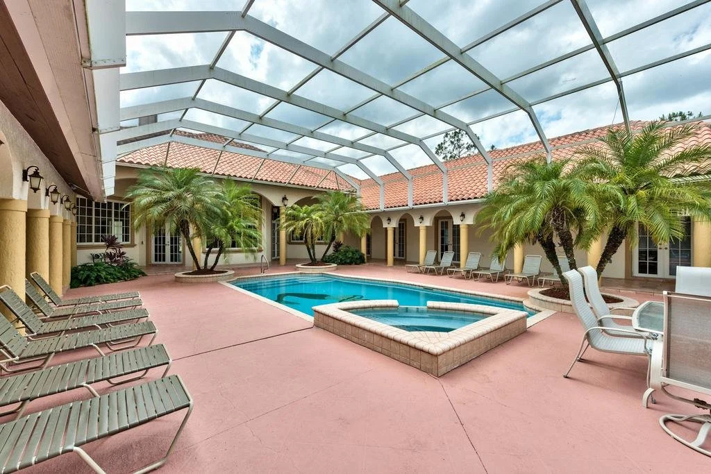 Knickerbocker Estate: Elegant 9-BR Getaway in Naples. Enjoy Private Pool, Outdoor Dining, and Expansive Grounds, Experience Tranquility with Easy Access to Naples' Best