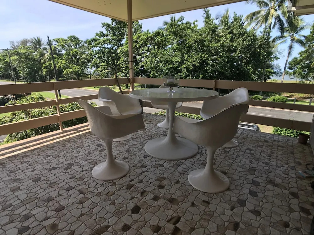 Silver Sands - A Unique Retro Beauty