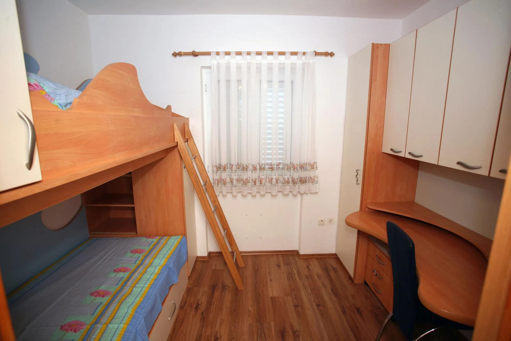 Apartment Puli - 200m from sea: Nela2  Postira, Island Brac