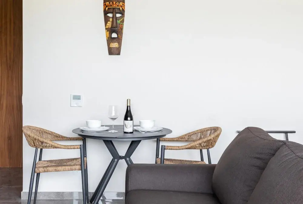 Luxurious Studio Best Ameneties GYM Stunning Pools Shuttle Service Wifi