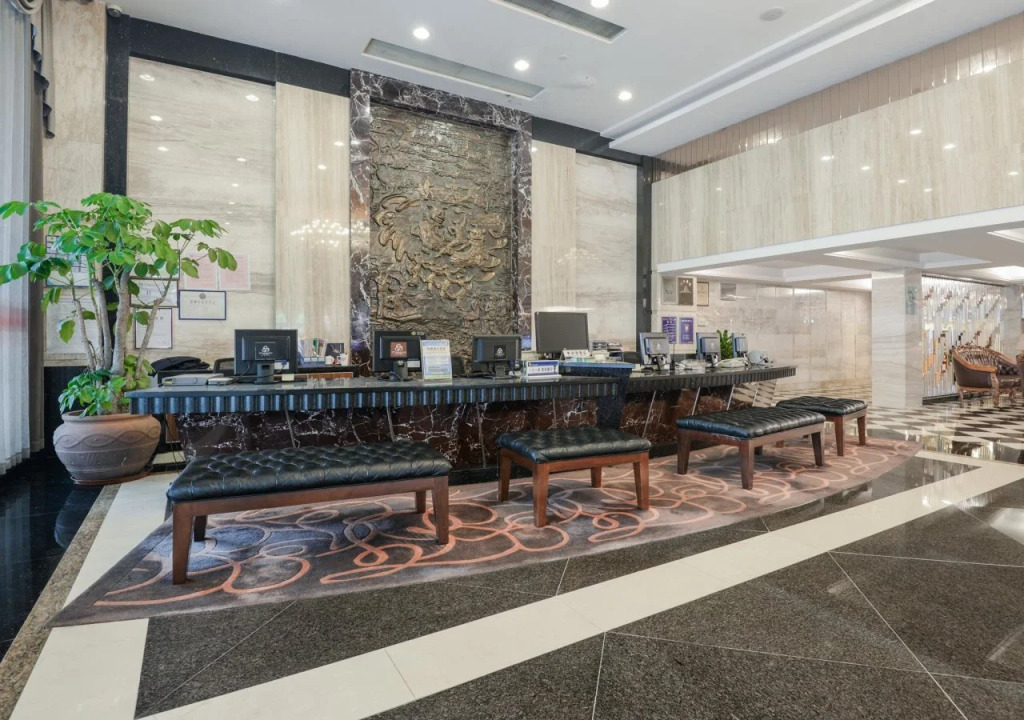 CP Peninsula Hotel
