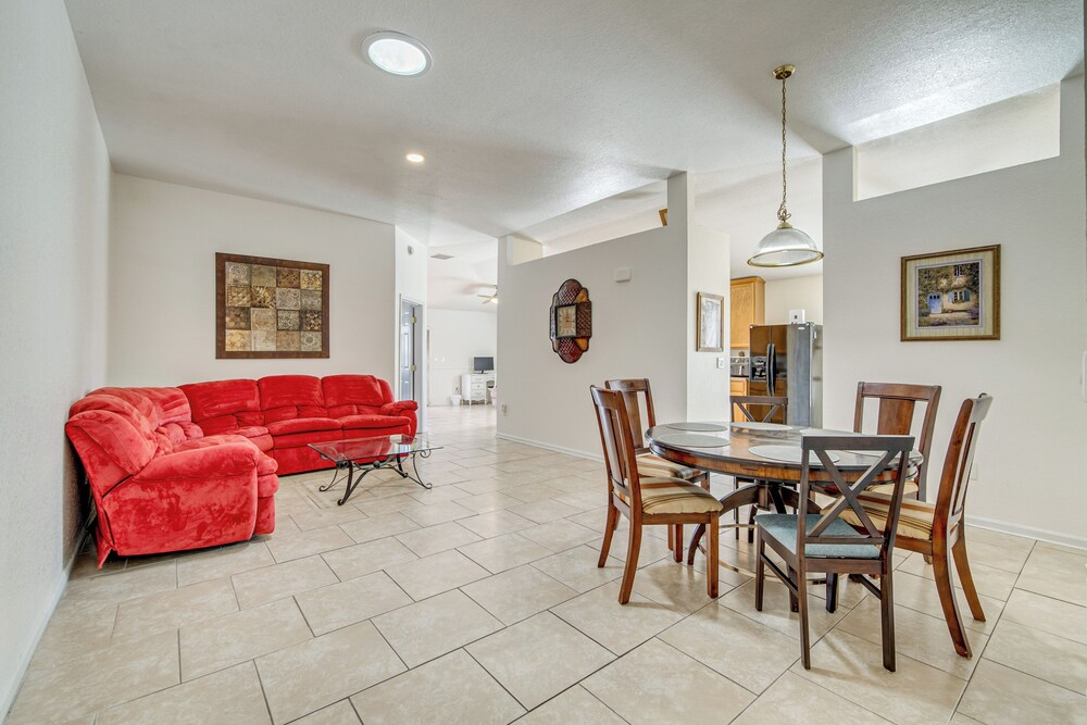 9 Mi to WEC & Dtwn Ocala! Family Haven w/ Patio