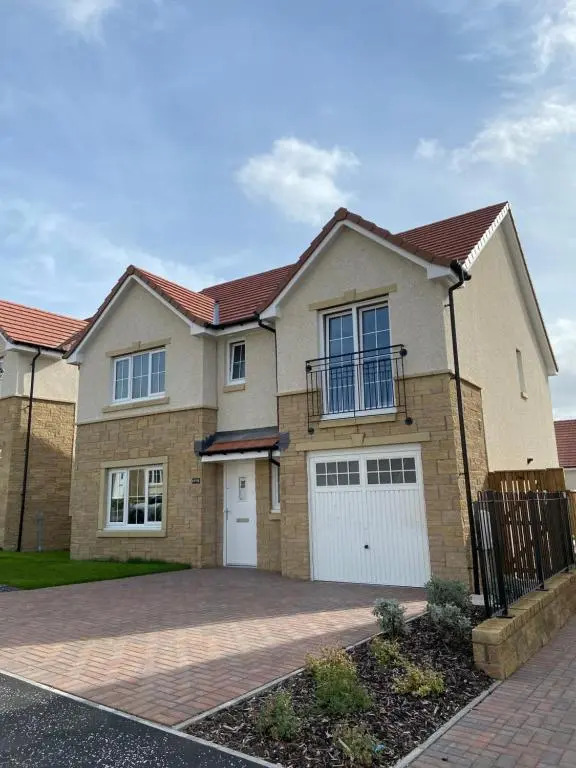 Luxury 4 bed detached 3 beds