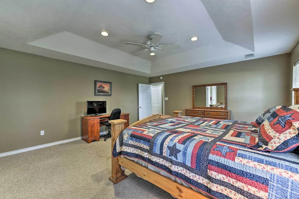 Cozy College Station Home w/ Patio and Fireplace