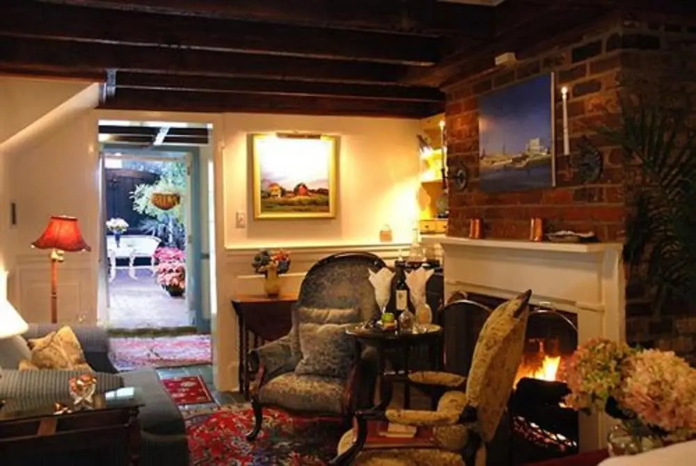 Armstrong Inns