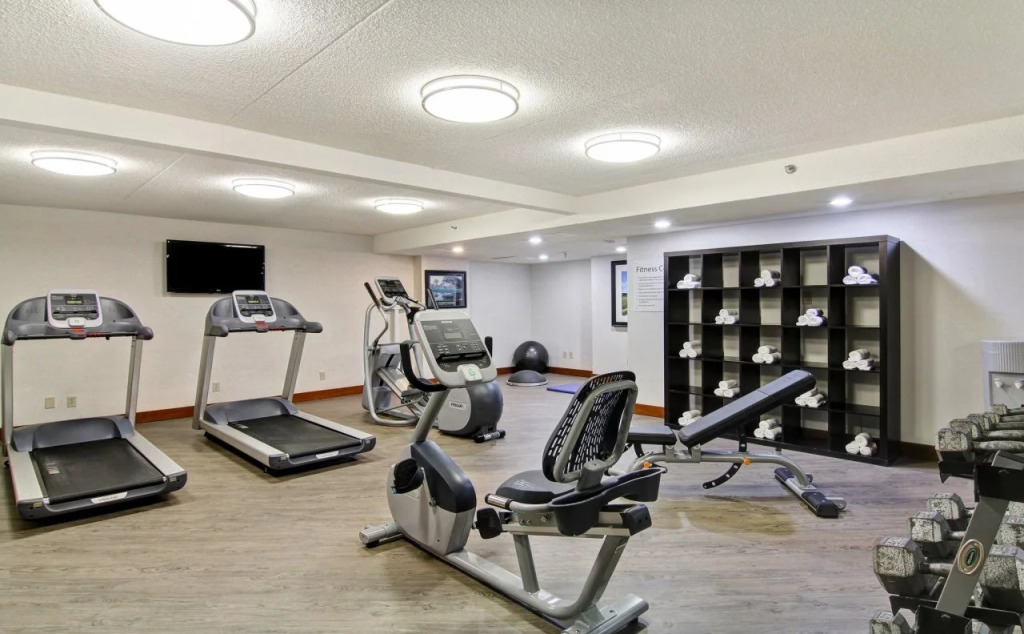 Holiday Inn Oakville Centre by IHG