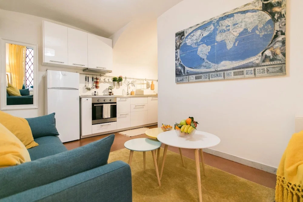 Majestic 1BR / 2BR Suites Next To Colosseum at Piazza Venezia