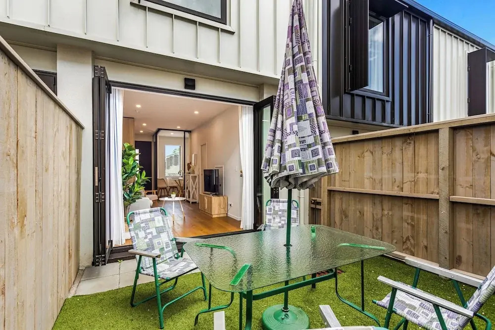 Fresh Grey Lynn 2BR unit w/ Patio by Zodiak Stays
