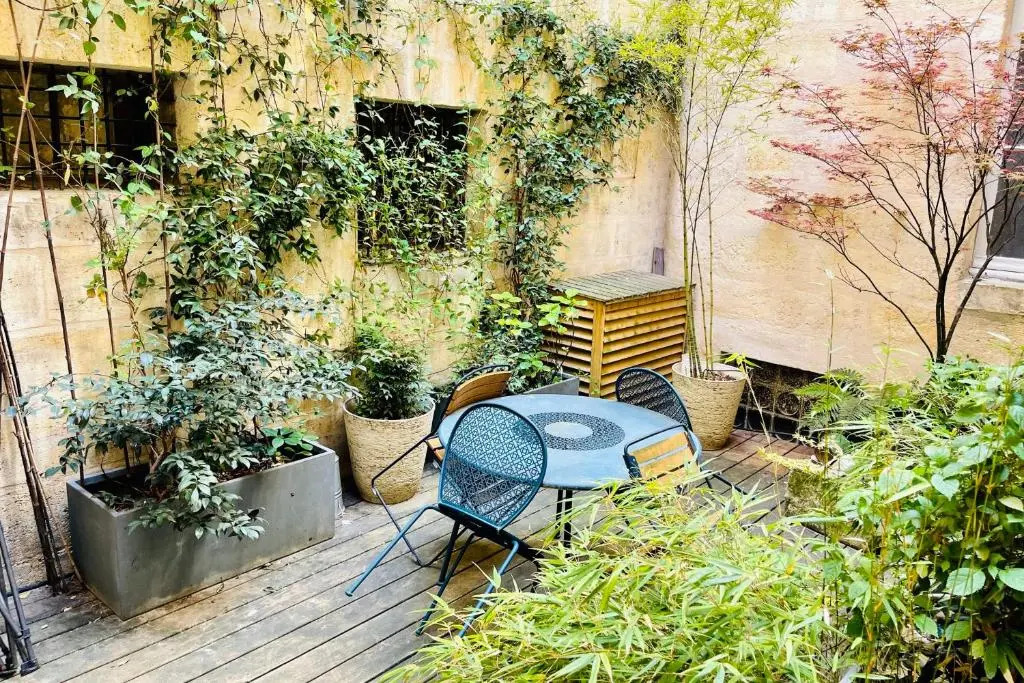 Nice furnished apartment with inner courtyard near the city center
