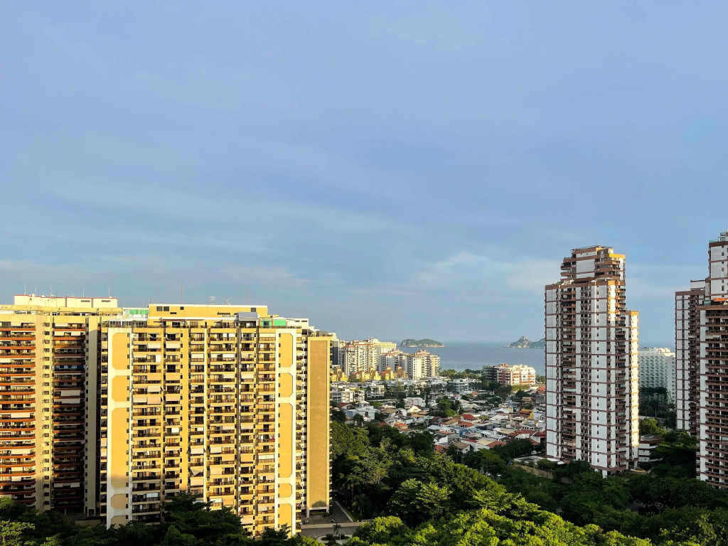 Confortável Apto 2qtos C/ Varanda E Vista Mar