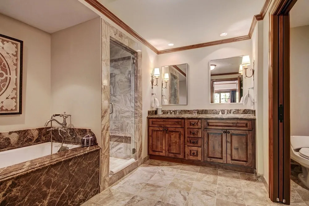 Luxe 2BR+Den Ritz-Carlton Residence Quiet Location by RedAwning