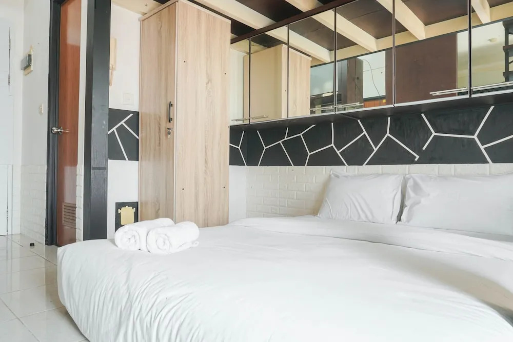 Unique and Classy Studio Room at Maple Park Sunter Apartment