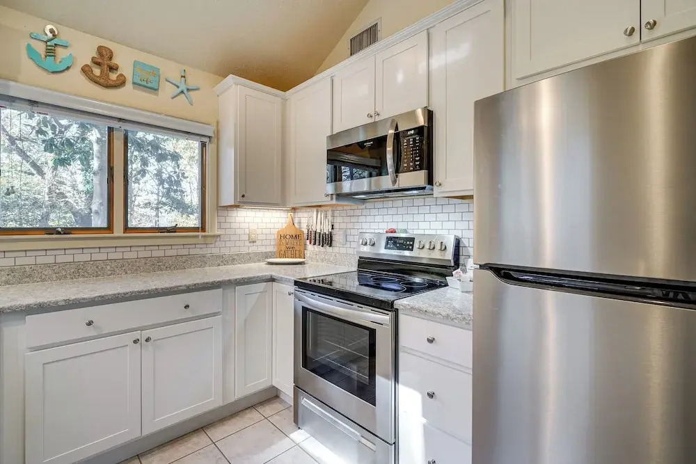 1/2 Mi to Beach Access: Southern Shores Gem + Deck