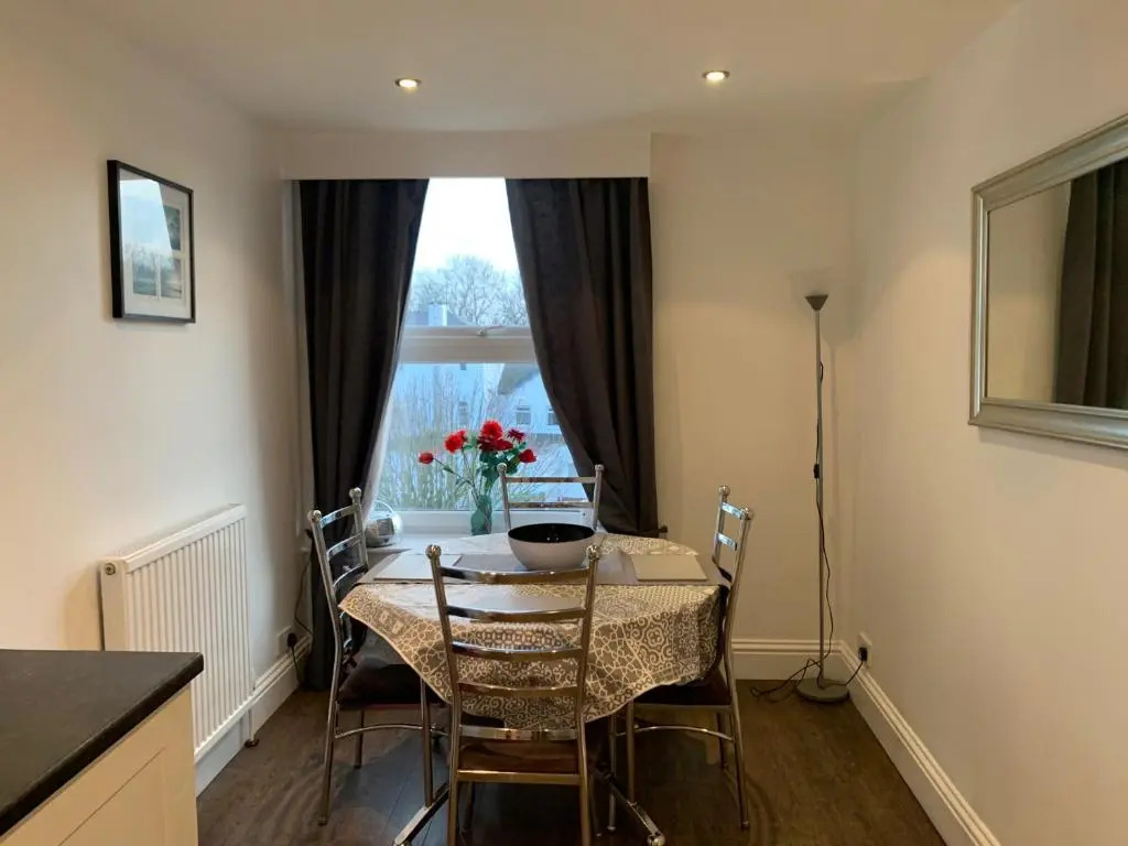 Blue Whale 2 Bedroomed 2nd Floor Appt with Sea Views, Beach & Wifi