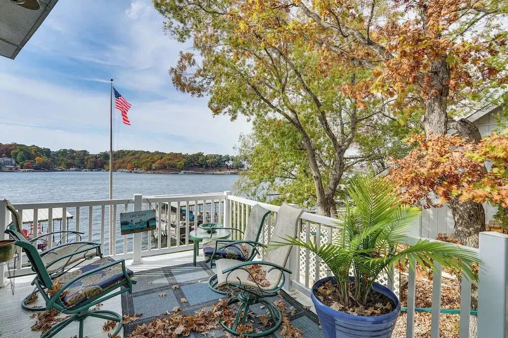 Dock & Kayaks: Lake Ozark Family Retreat
