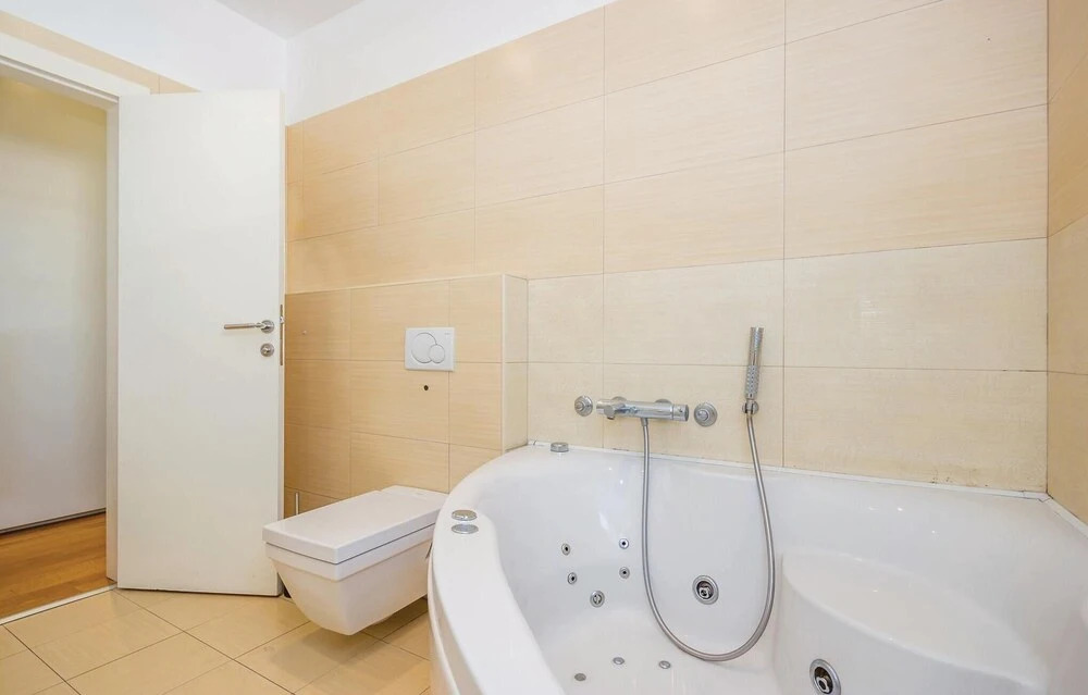 Beautiful Home in Volosko With Wifi and 2 Bedrooms