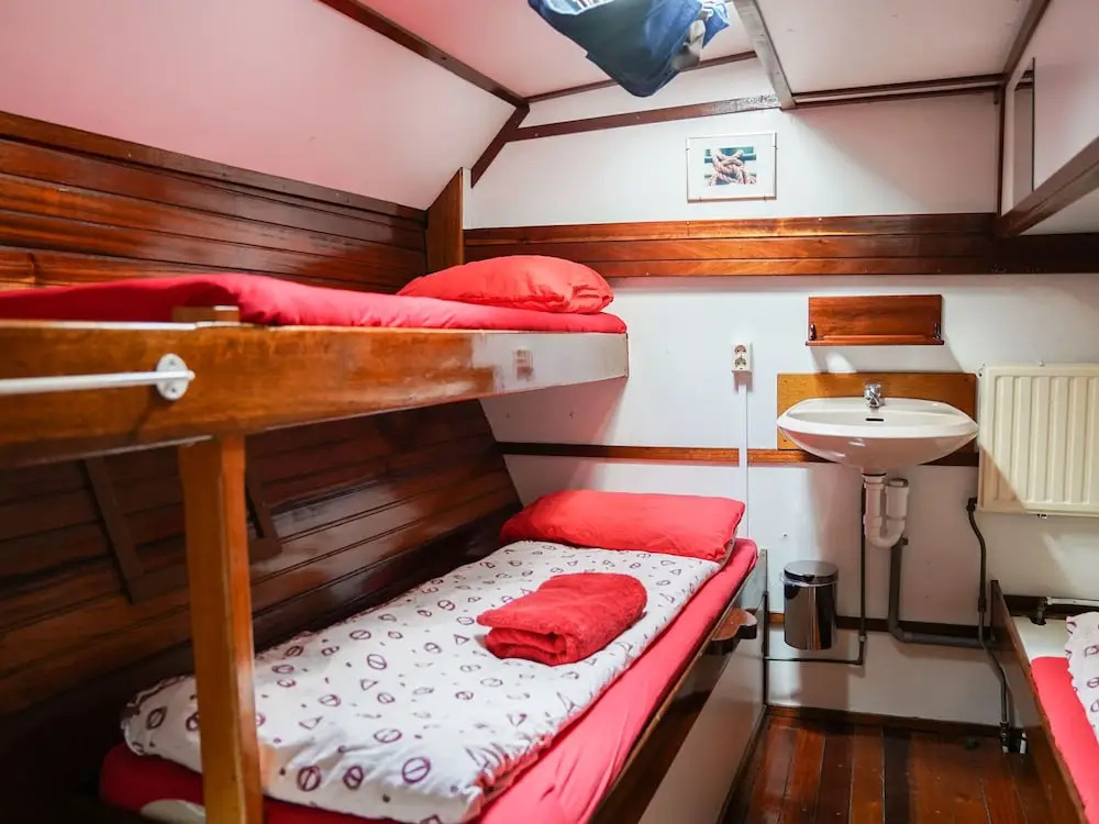 Lovely Boat in Rotterdam With Private Terrace