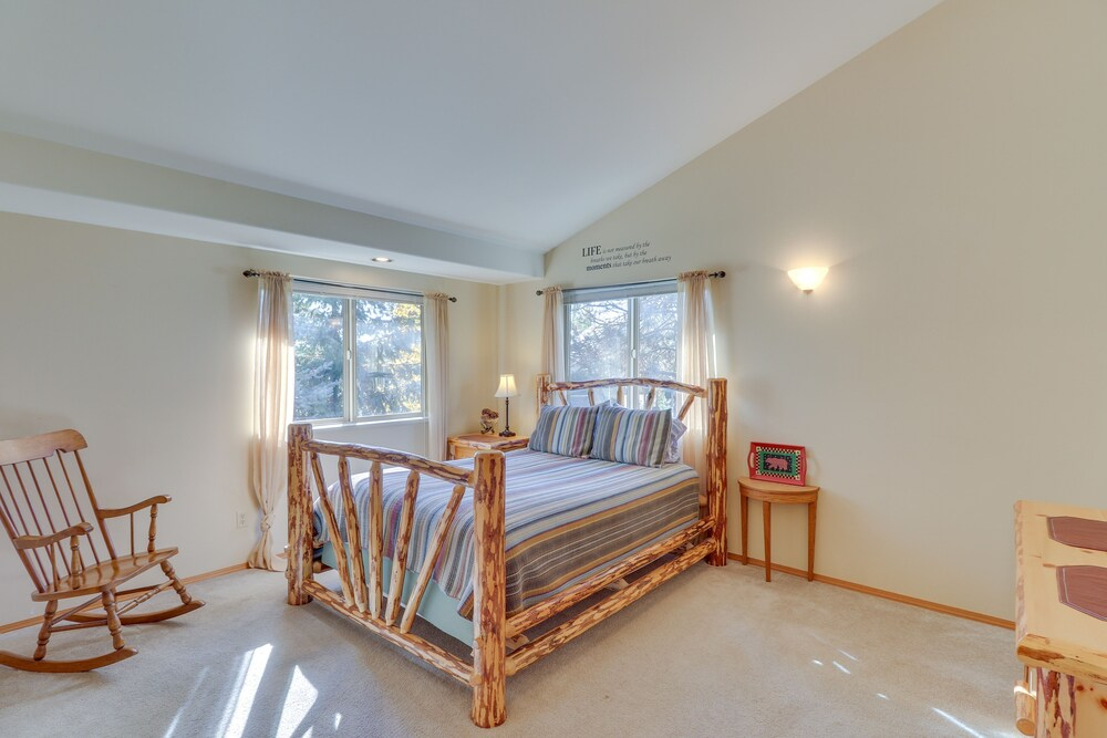 1 Mi to Flathead Lake: Bigfork Village Retreat