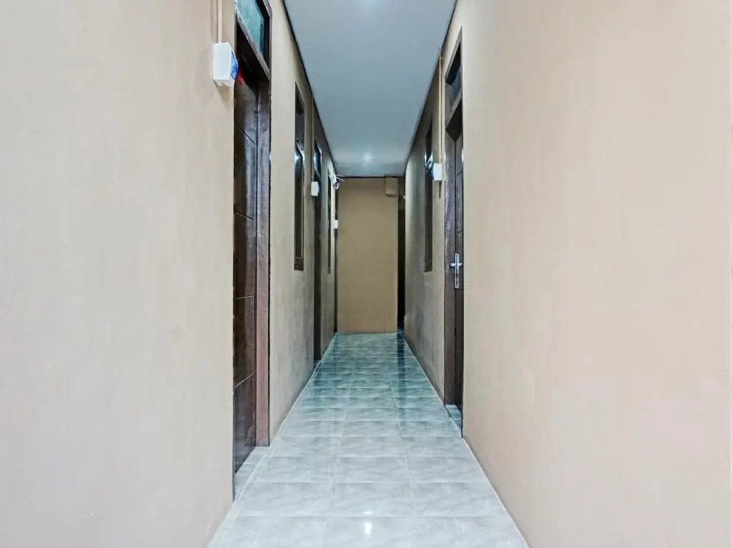 OYO 90469 Benhil Karet Tengsin
