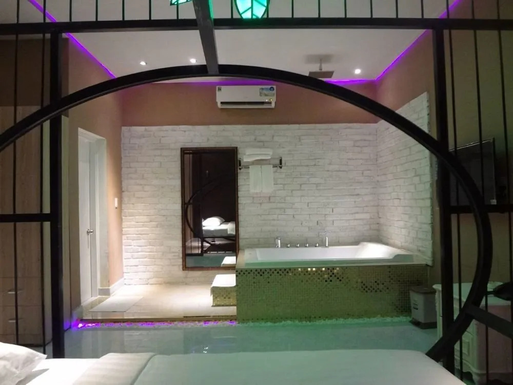 Love Point Hotel