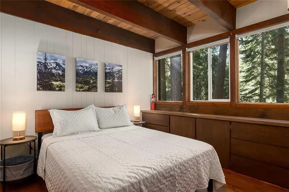 Private Beach Access, Renovated, Pet Friendly Cabin - "pine Cone Haven" #108