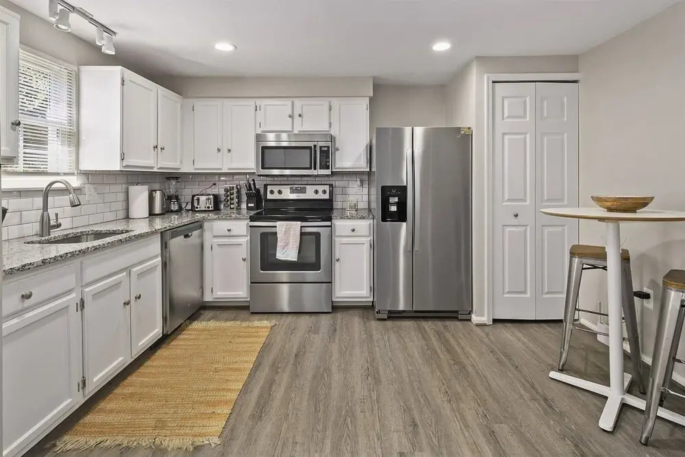 Top Rated Townhome - Largest Corner Unit With Patio, Deck, Basement, and new Luxury Mattresses! Self Checkin. Super Host Support!