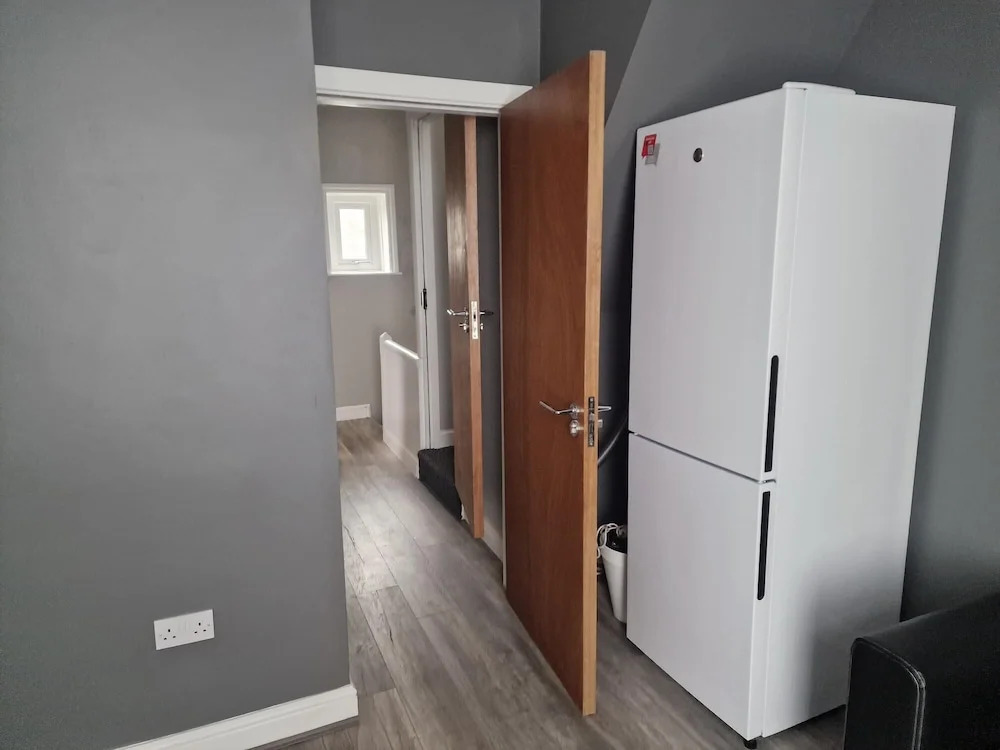 Impeccable 3-bed Apartment in Bradford to Explore