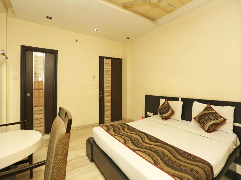OYO 1671 Hotel Sundaram