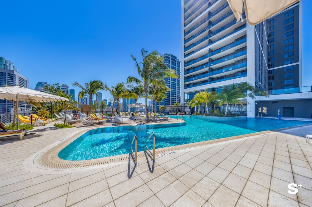Upscale 3-BD Condo in DTW Miami