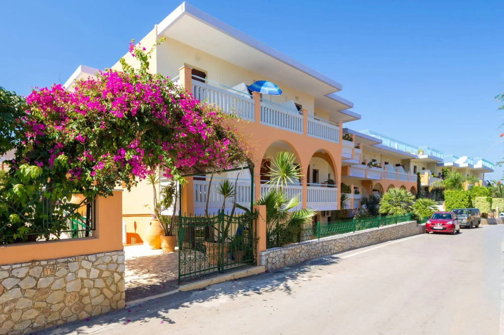 Raisakis Apartments