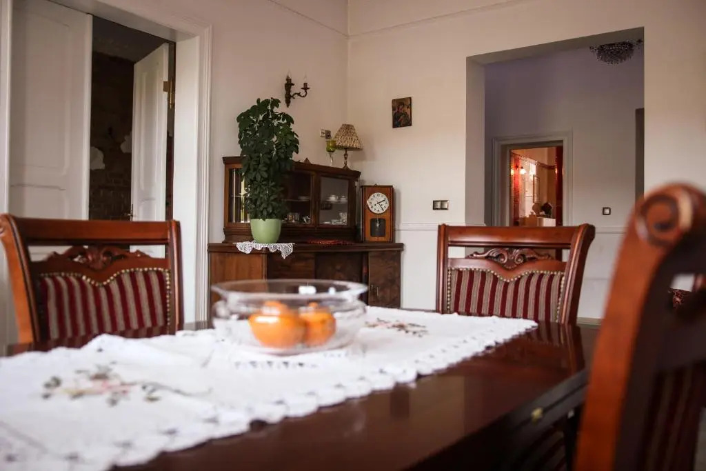 City center, sunny spacious luxury!