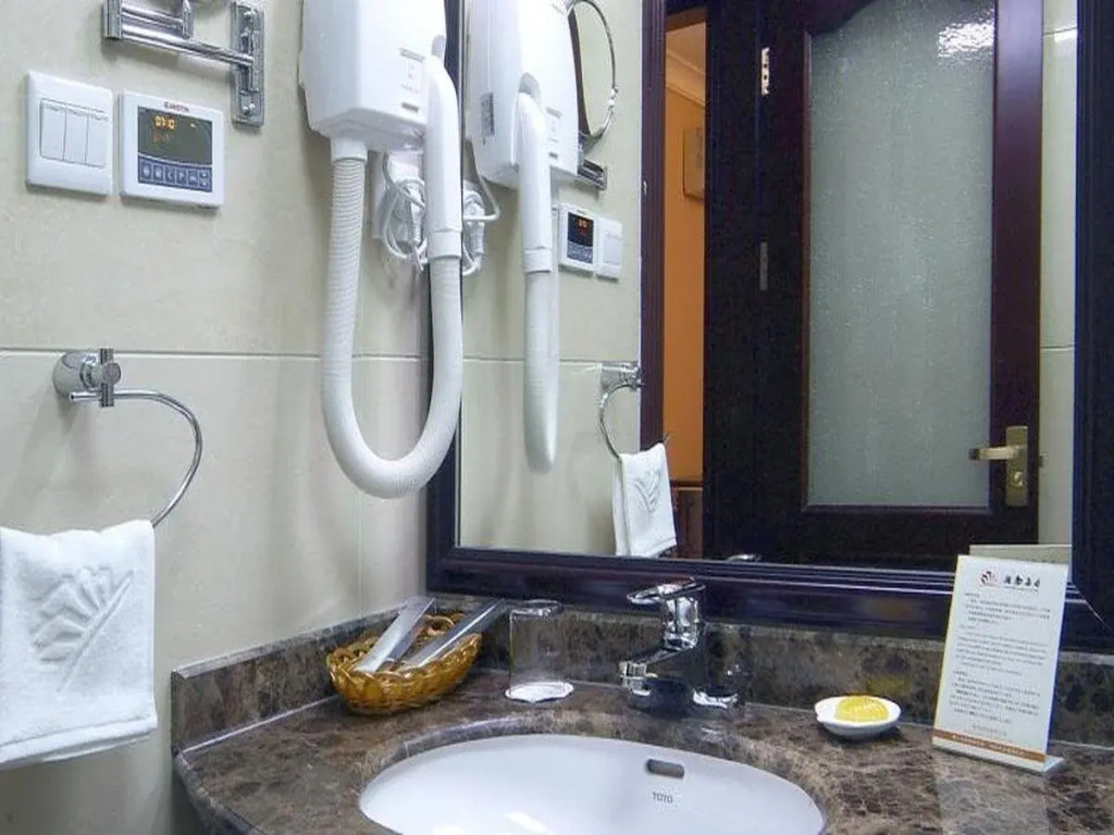 Shanghai Leading Noble Suites & Hotel