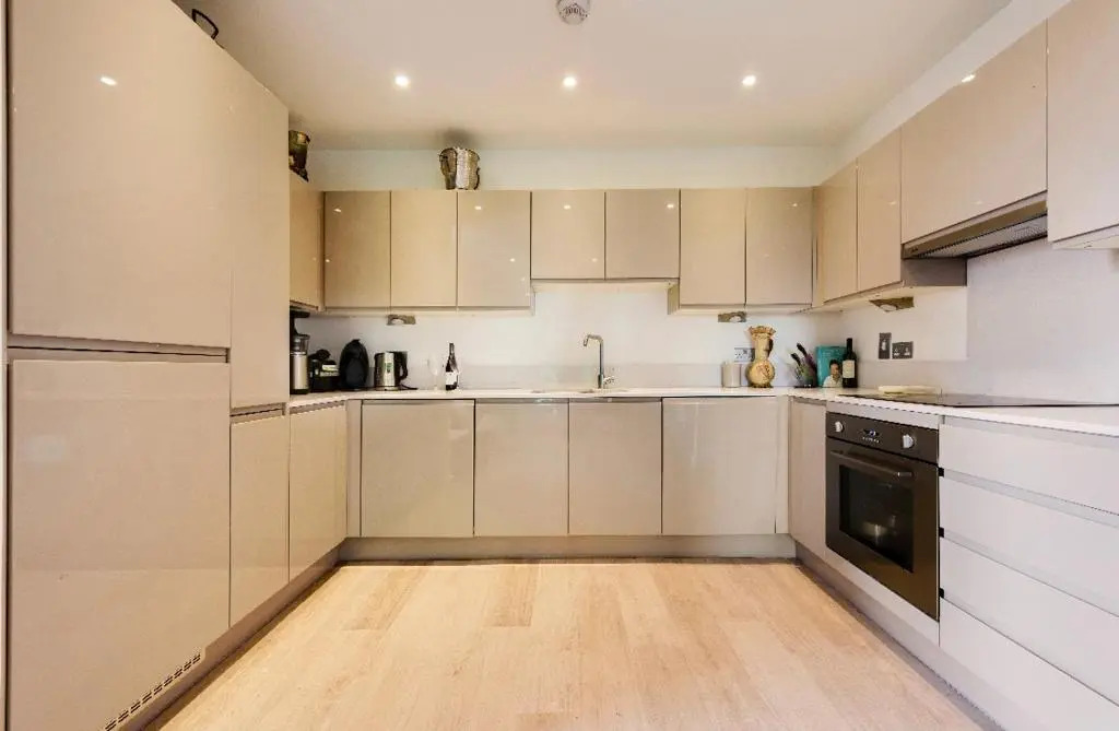 Luxury new apartment, 15mins from Bond St.