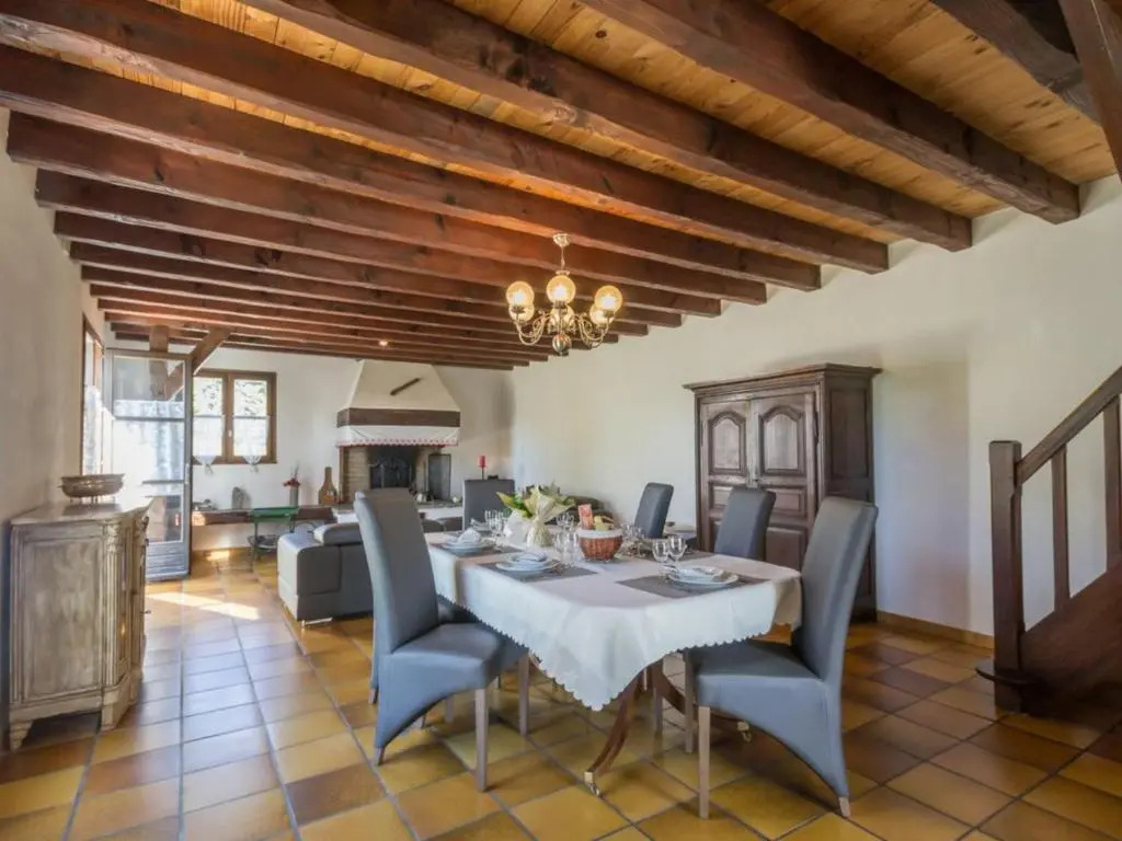 Chaumière Typique en Brière avec Cheminée, WiFi, et Terrasse - Idéal Familles - FR-1-306-1131