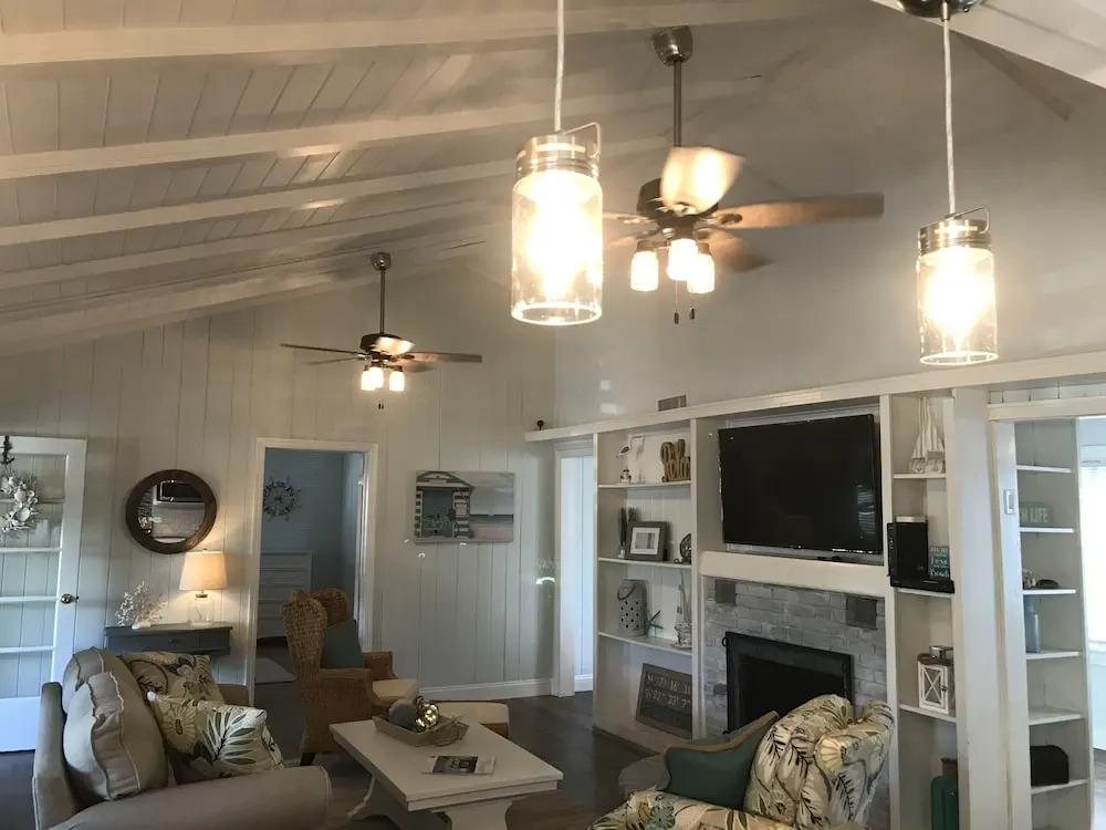 Rad's Cozy Cottage on Canal