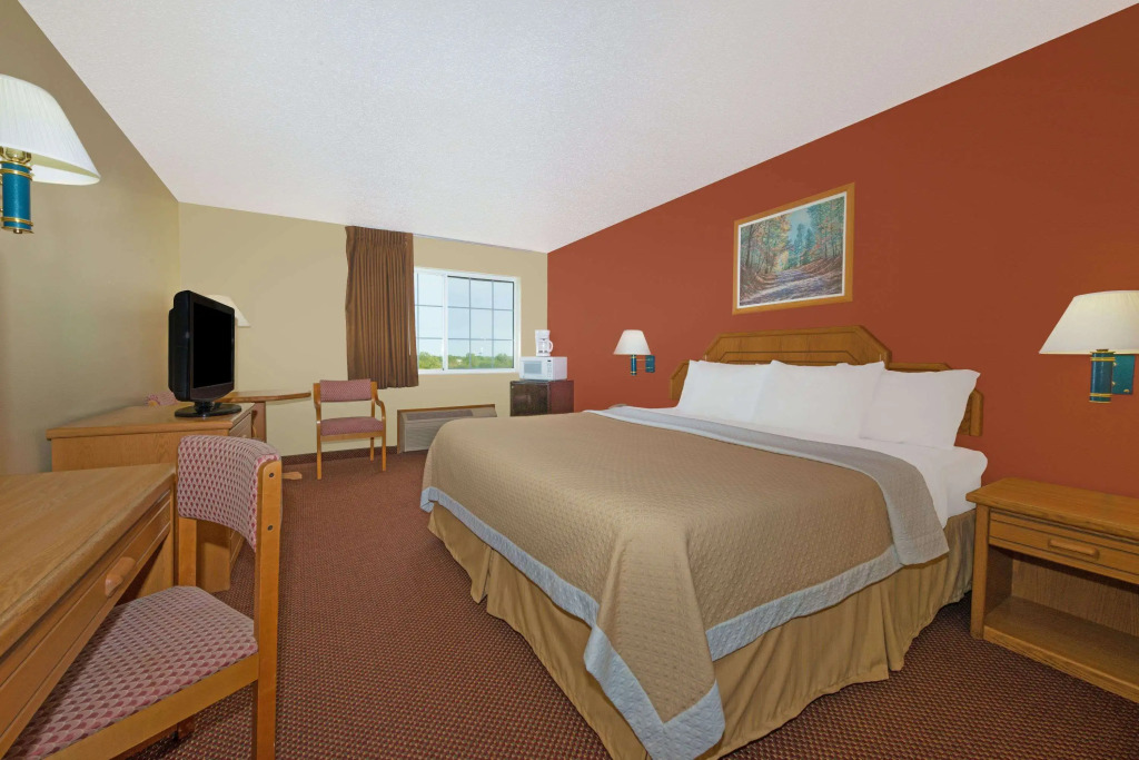 Days Inn by Wyndham Cameron