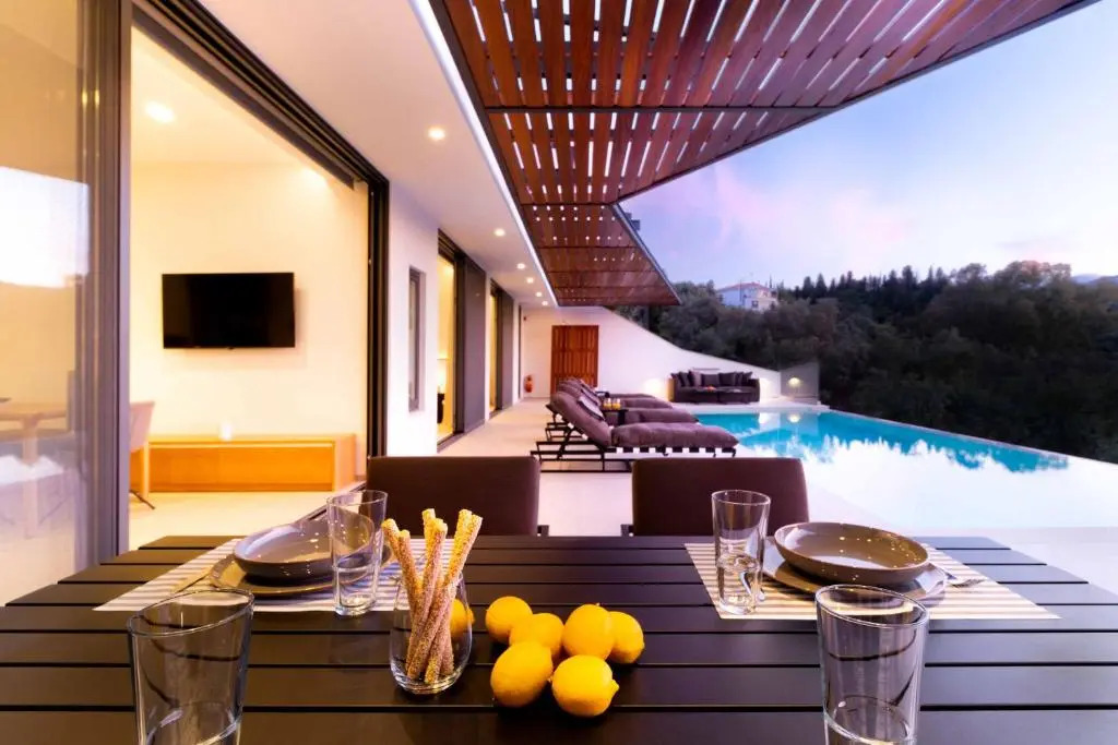 Villa Beyond the Horizon