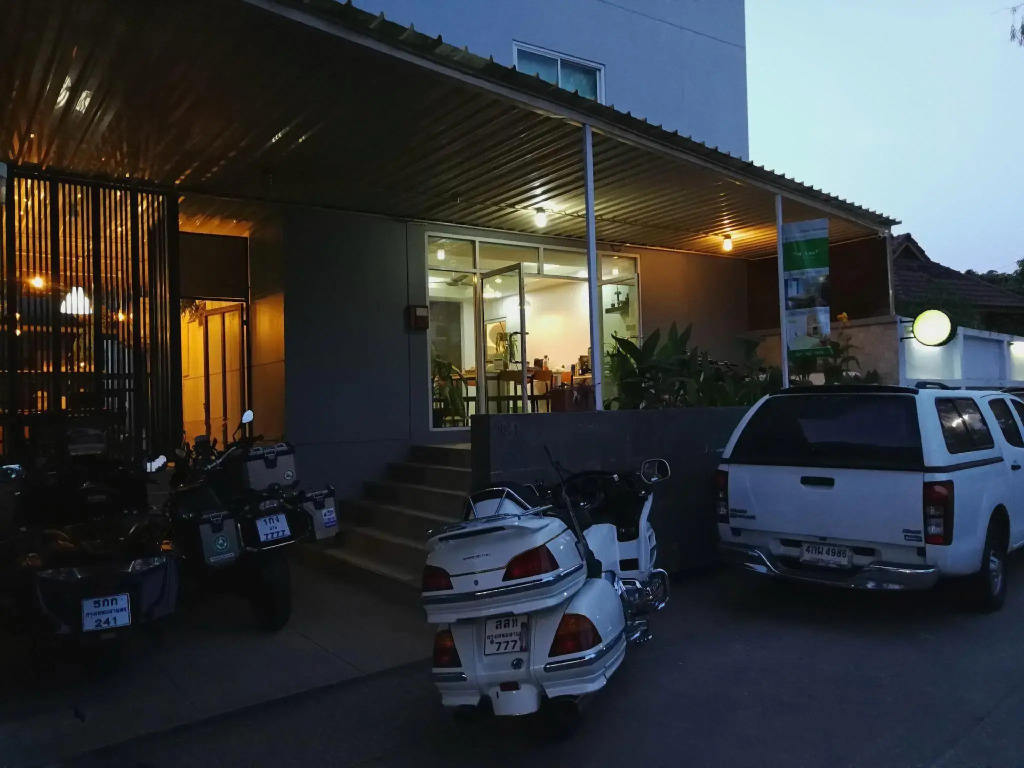 The Leaf Service Apartment