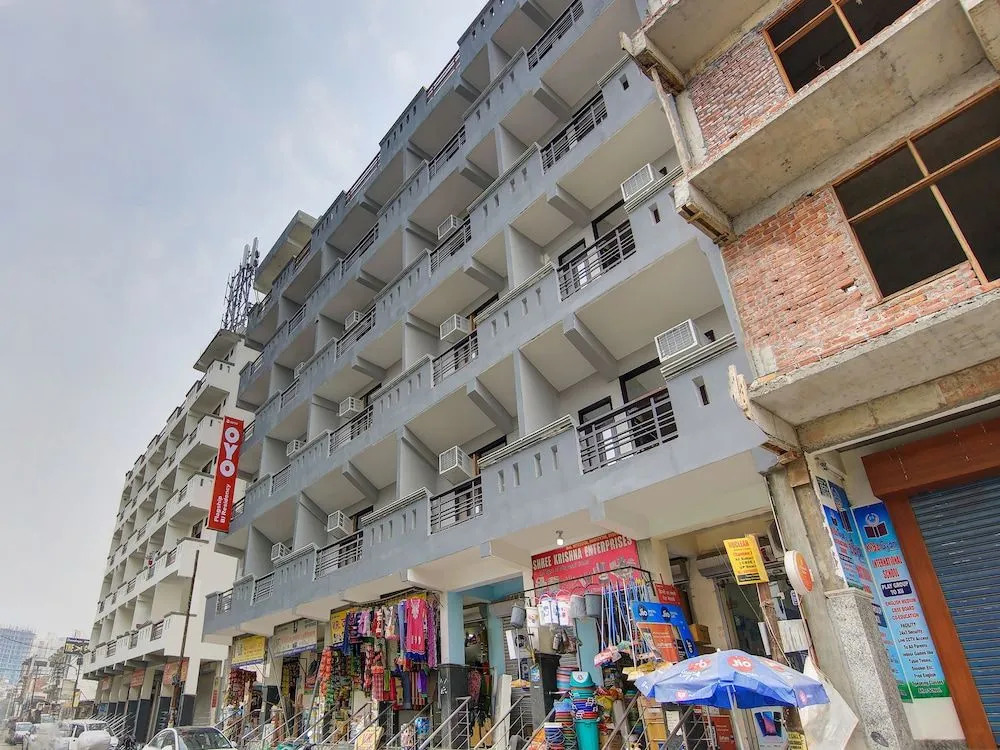OYO Flagship 26759 BJ Residency
