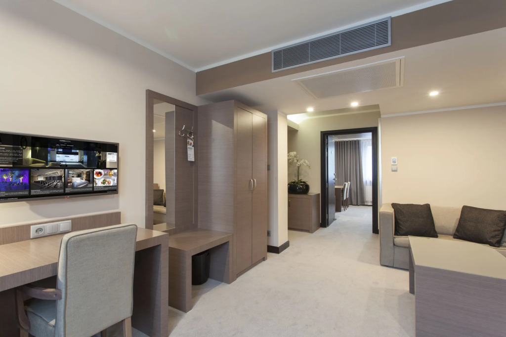 Ilonn Hotel