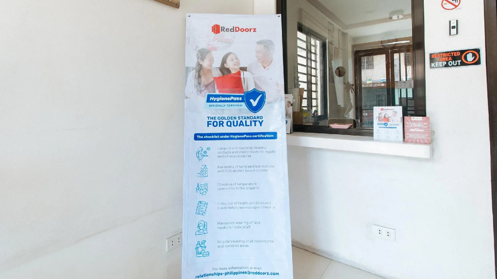 RedDoorz near SM Bicutan