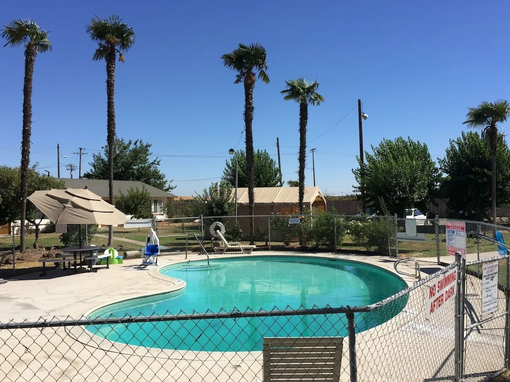 99 Palms Inn & Suites