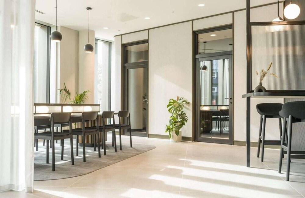 2br-sleeps4-parking-central-cityview