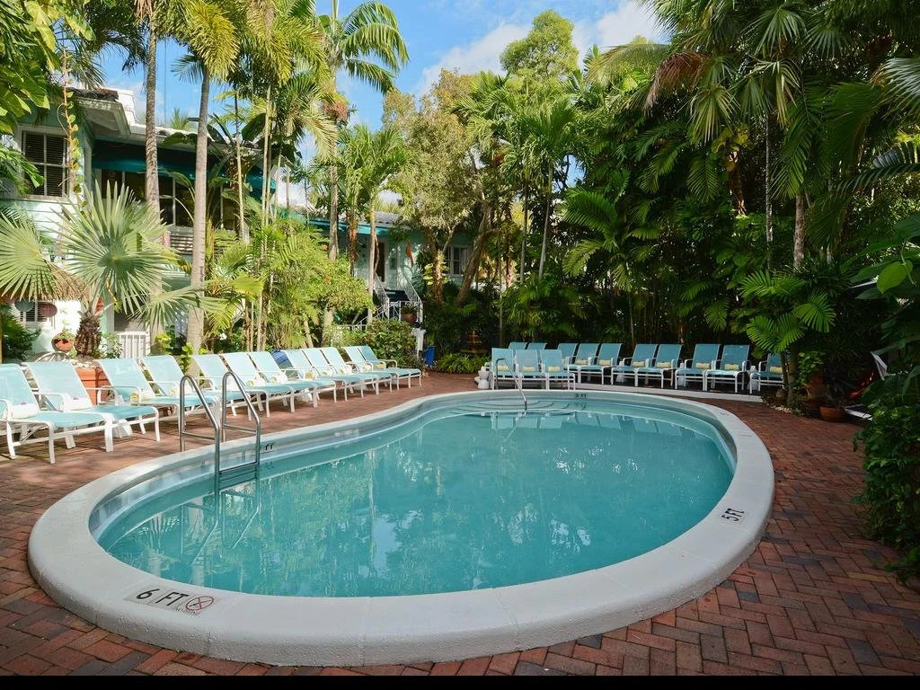 Pineapple Point Guesthouse & Resort - Gay Mens Resort