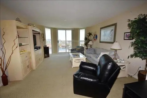 1005 North Tower Condo