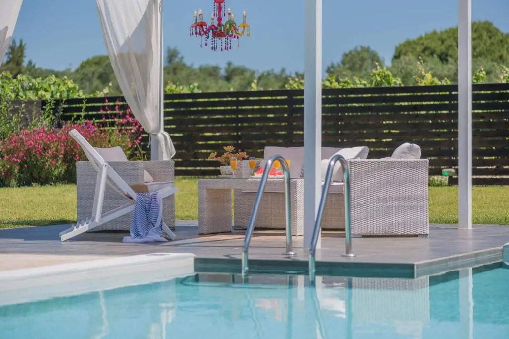 Madini Luxury Villa with free Pool Heating