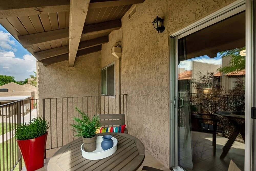 Thomas N6 Phoenix 2 Bedroom Condo by Redawning