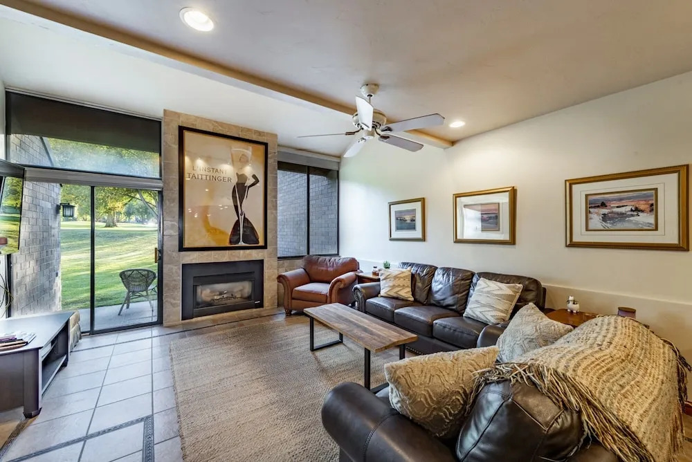 Park Avenue 3 Bedroom Condominiums